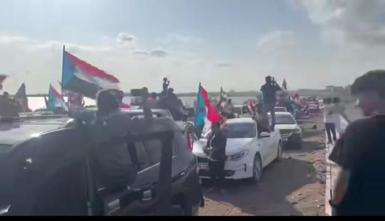 عدن .. مسيرة حاشدة بالسيارات احتفالاً بذكرى ثورة 14 أكتوبر