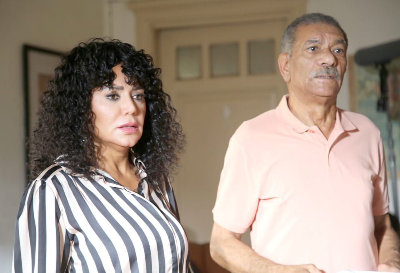 مسلسل لينك الحلقة 3.. الهاكر يعيش في نفس عمارة سيد رجب ورانيا يوسف - الخليج الان