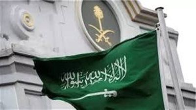 السعودية.. فيديو سيدتين ترتديان "جرابين لحمل الأسلحة" يثير الجدل والأمن العام يتدخل - الخليج الان