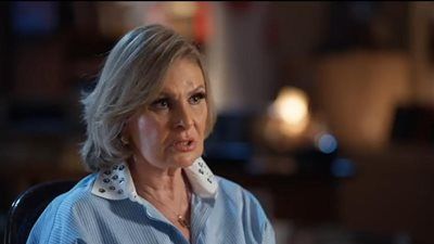 أبويا جابلي تروما.. يسرا تكشف تفاصيل مأساوية من حياتها - الخليج الان