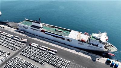 «عملية الفارس الشهم 3».. تحميل المساعدات على سفينة الإمارات الإنسانية لإغاثة غزة - الخليج الان