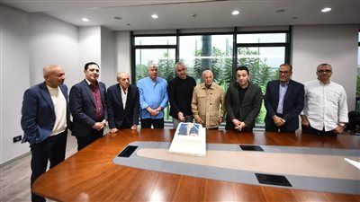 اتحاد الكرة يُكرّم الإعلامي سيف زاهر بعد تعيينه بمجلس الشيوخ - الخليج الان