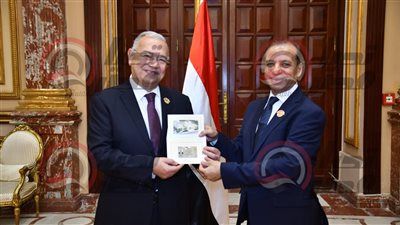 بعد تسليمه كارنيه الشيوخ.. عصام خليل: سأقدم حزمة من المقترحات الاقتصادية والصحية - الخليج الان