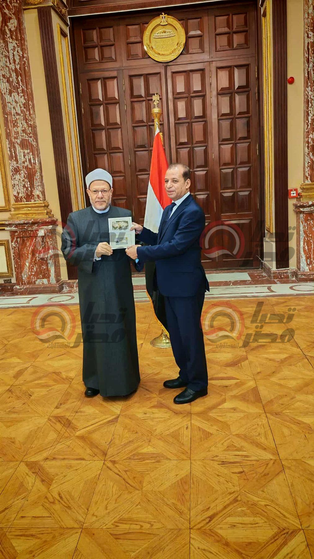 شوقي علام يتسلم كارنيه عضوية مجلس الشيوخ 2025..صور - الخليج الان