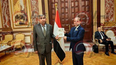 علاء عبد النبي بعد استلامه كارنيه عضوية مجلس الشيوخ: ملف الصناعة وتوطينها على رأس أولوياتي - الخليج الان