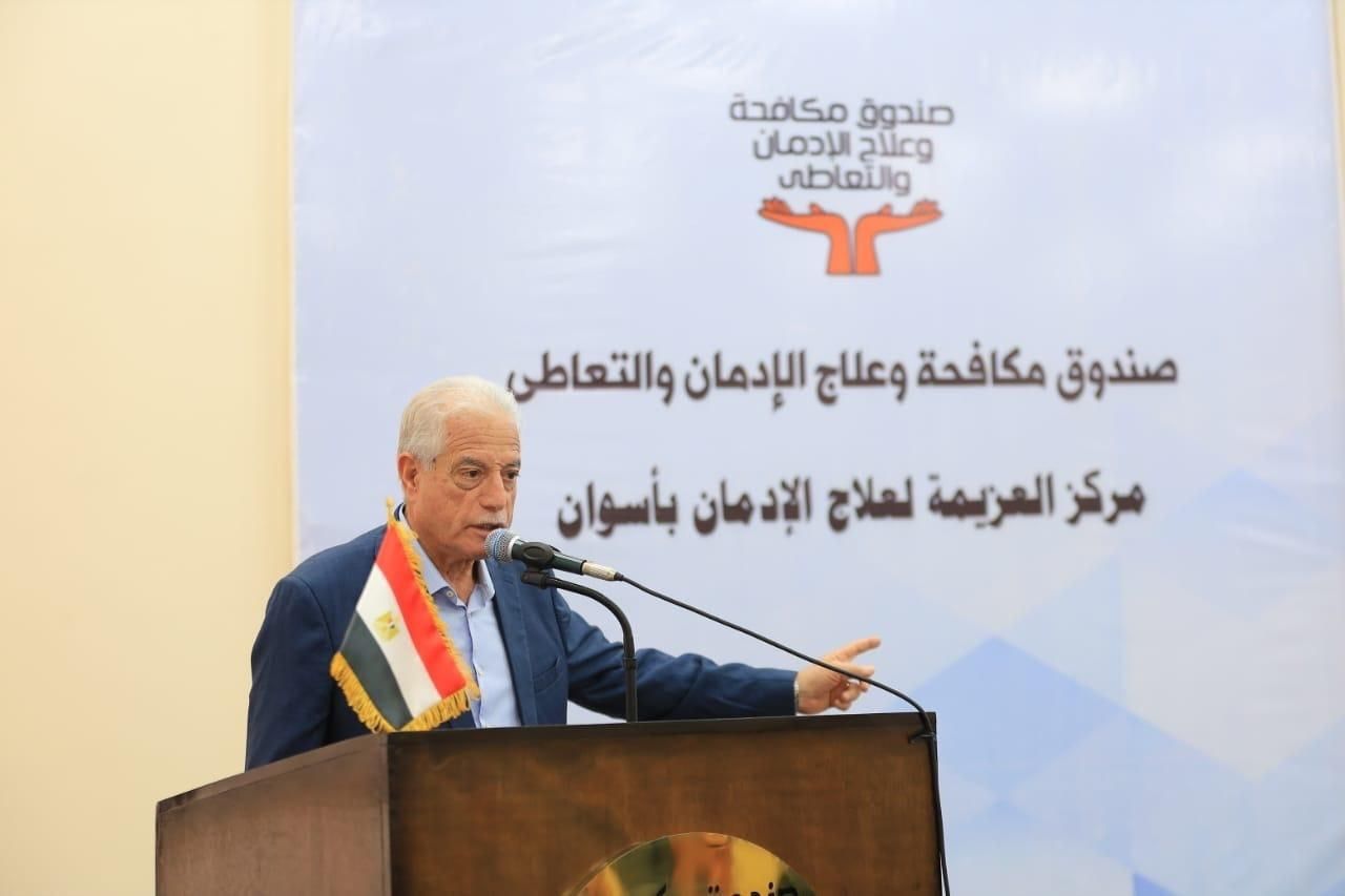 مستشار رئيس الجمهورية ومحافظ أسوان في زيارة لمركز العزيمة - الخليج الان