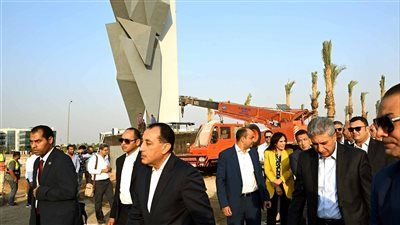 رئيس الوزراء يطمئن ميدانيا على الانتهاء من أعمال تطوير المنطقة المحيطة بالمتحف المصري الكبير والطرق المؤدية إليه - الخليج الان