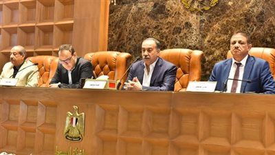 محافظ أسيوط يشدد على الإجراءات الصارمة ضد المركبات غير الآمنة وتوجيهات عاجلة لتأمين المصارف - الخليج الان