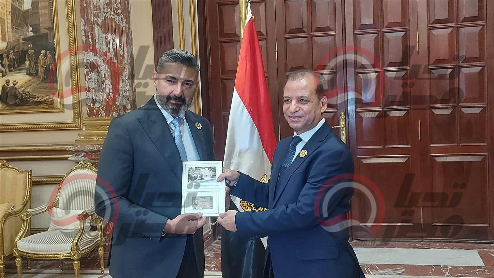 الفنان ياسر جلال ينهى إجراءات استلام كارنيه عضوية مجلس الشيوخ 2025..والنواب يلتقطون صور تذكارية - الخليج الان