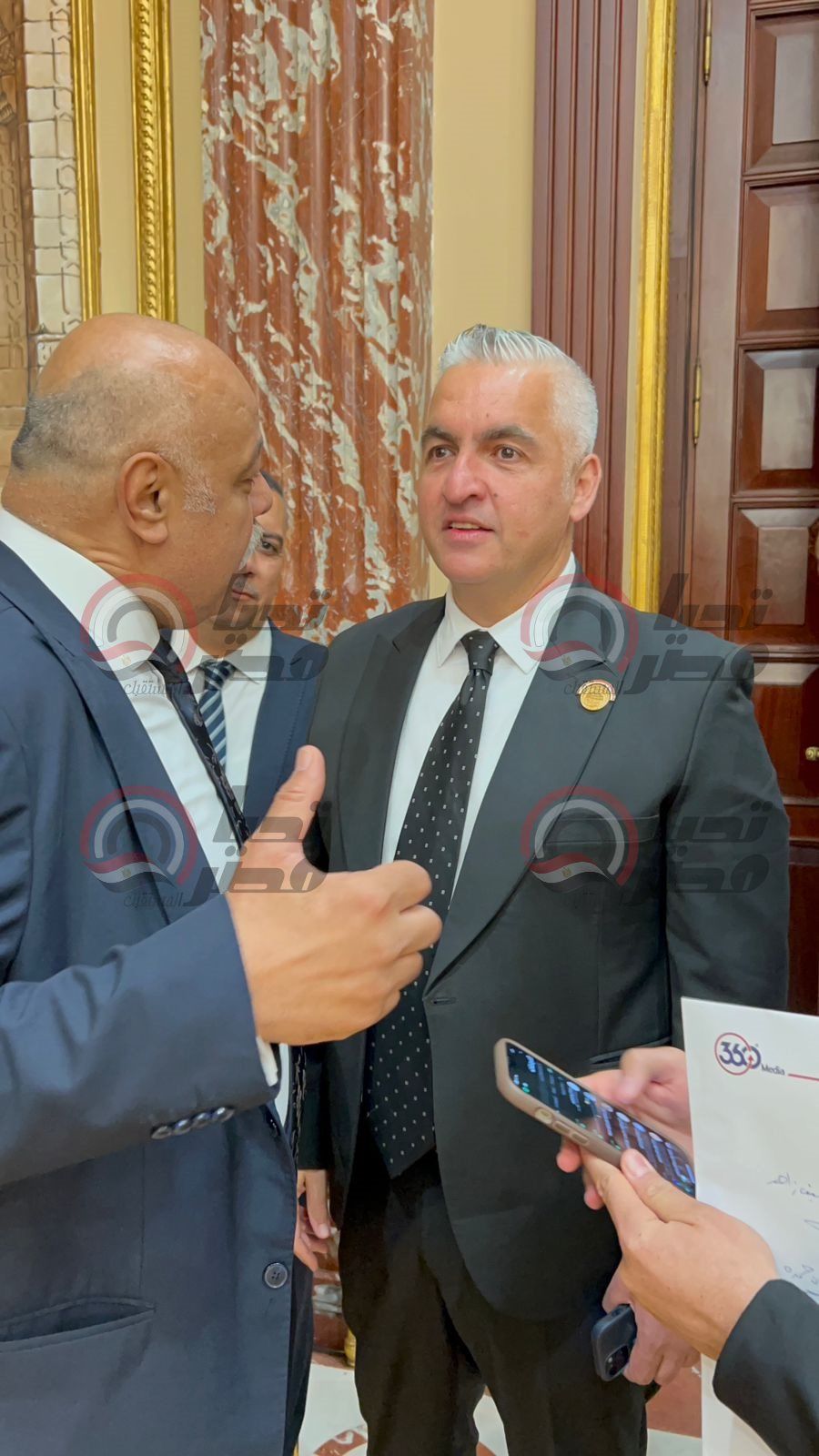 نجم الإعلام الرياضى سيف زاهر يتسلم كارنية عضوية مجلس الشيوخ 2025.. صور - الخليج الان