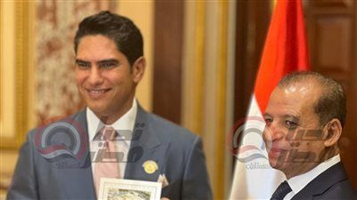 رجل الأعمال أبو هشيمة يتسلم كارنيه عضوية مجلس الشيوخ 2025.. والنواب الجدد يرحبون به ويلتقطون الصور التذكارية - الخليج الان