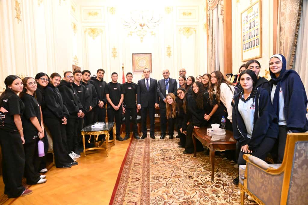 دعما لنشر الثقافة البرلمانية .. النواب يستقبل وفداً طلابياً من مدرسة ايليت الدولية - الخليج الان