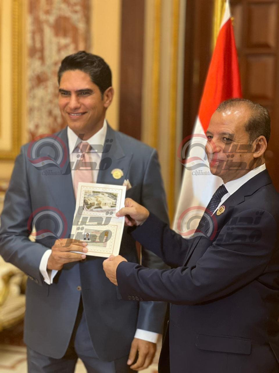 رجل الأعمال أبو هشيمة يتسلم كارنيه عضوية مجلس الشيوخ 2025.. والنواب الجدد يرحبون به ويلتقطون الصور التذكارية - الخليج الان