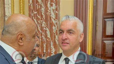 نجم الإعلام الرياضى سيف زاهر يتسلم كارنية عضوية مجلس الشيوخ 2025.. صور - الخليج الان