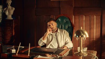 يا ترى أمين الشعلة هيسامحني.. أحمد فهمي يروج للحلقة 5 و6 من مسلسل ابن النادي - الخليج الان