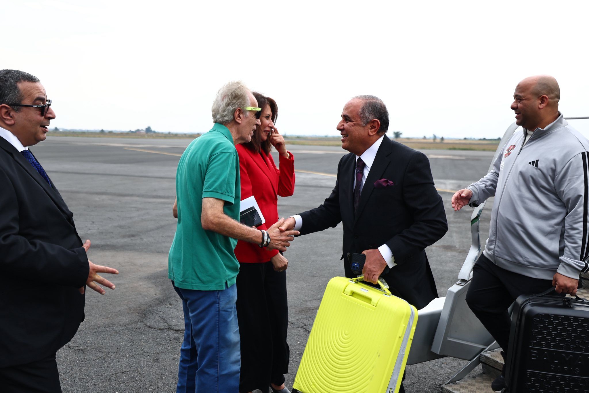 سفيرة مصر في بوروندي يستقبل بعثة النادي الأهلي في المطار - الخليج الان