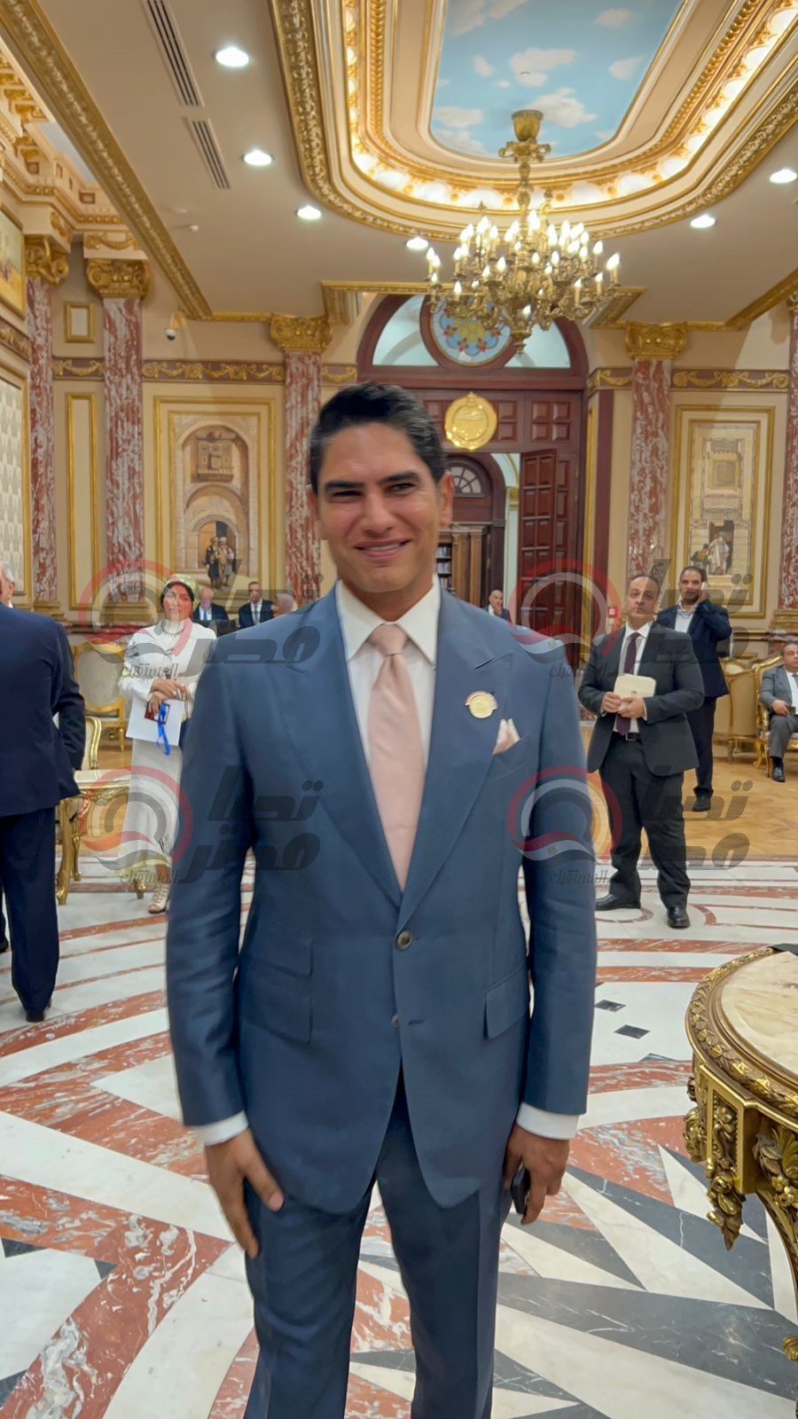 رجل الأعمال أبو هشيمة يتسلم كارنيه عضوية مجلس الشيوخ 2025.. والنواب الجدد يرحبون به ويلتقطون الصور التذكارية - الخليج الان