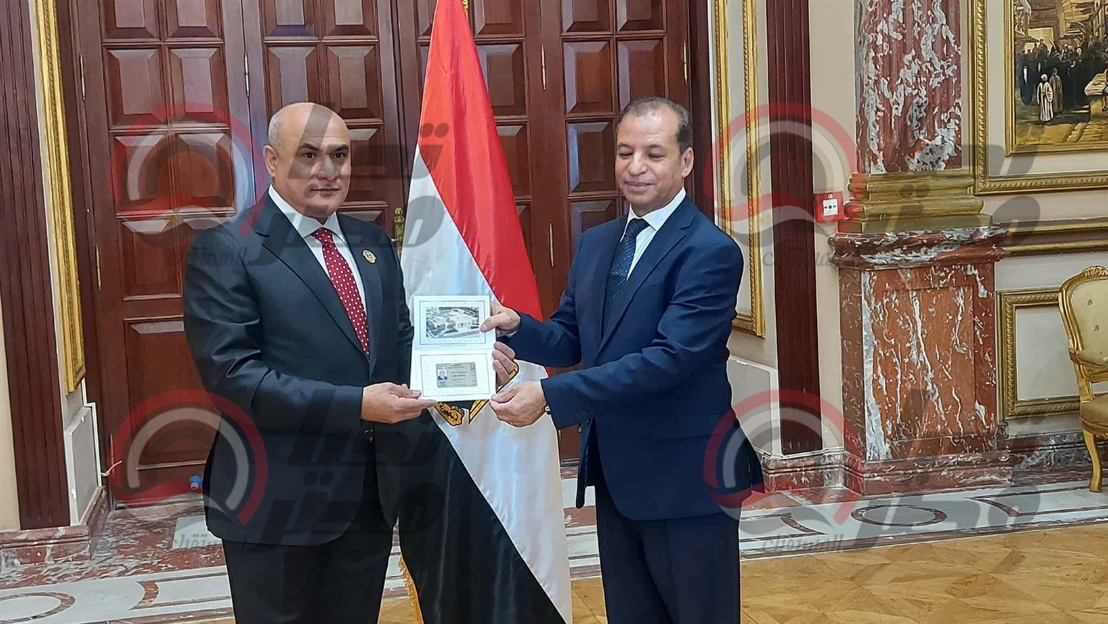 شعبان رأفت يتسلم كارنيه عضوية مجلس الشيوخ 2025..صور - الخليج الان