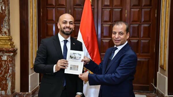 ياسر جلال وأحمد مراد وخالد جلال يتسملون كارنيه عضوية مجلس الشيوخ - الخليج الان