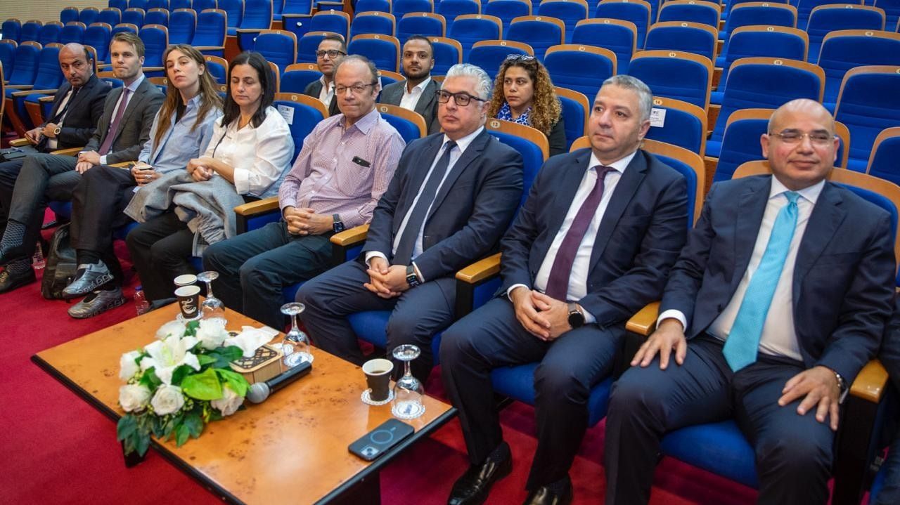 اهتمام هولندي بالاستثمار في مصر.. جولة ميدانية للتعرف على القدرات الصناعية - الخليج الان