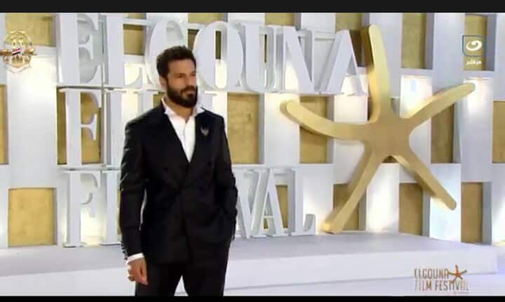 النجم التركي كان اورغانجي أوغلو وحسن أبو الروس.. توافد النجوم على ريد كاربت مهرجان الجونة - الخليج الان