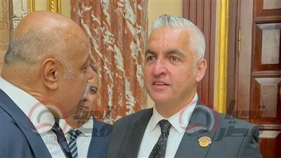 الإعلامي سيف زاهر يتسلم كارنيه عضوية مجلس الشيوخ (صور) - الخليج الان