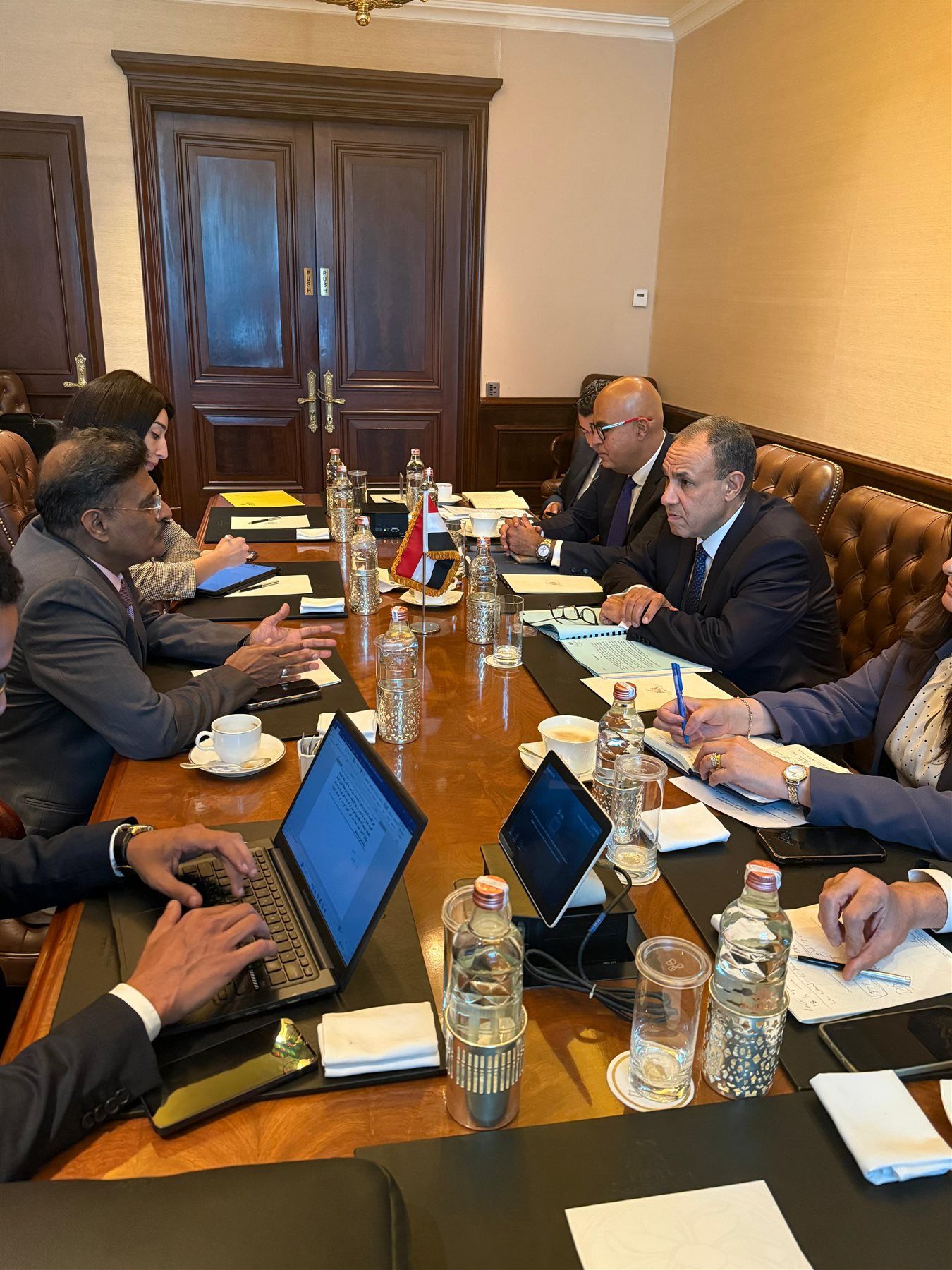 من الهند.. وزير الخارجية يفتح آفاقًا جديدة للاستثمار بين القاهرة ونيودلهي والتخطيط لإقامة فندق فاخر بالقرب من الأهرامات - الخليج الان