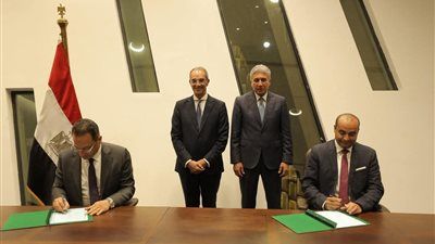 توقيع بروتوكولي تعاون بين وزارة السياحة و ووزارة الاتصالات وتكنولوجيا المعلومات - الخليج الان