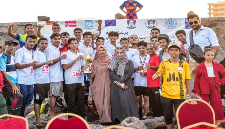 آلاف الخطوات تنسج لوحة السلام  تحت شعار "طريقنا واحد وهدفنا السلام".. عدن تشهد سباق ماراثون