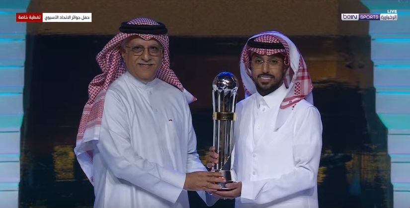 سالم الدوسري بعد التتويج بجائزة أفضل لاعب في آسيا: الإنجاز يُسجل باسم الوطن الغالي - الخليج الان