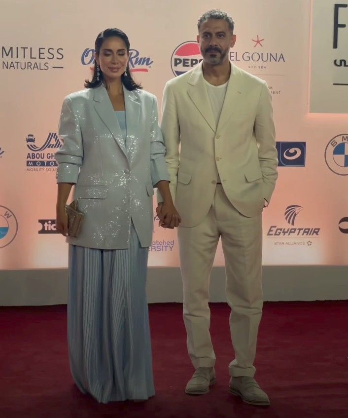 بدلة رجالي وجرافتة وجرأة نيللي كريم.. إطلالات فنانات تثير الجدل في ثاني أيام مهرجان الجونة - الخليج الان