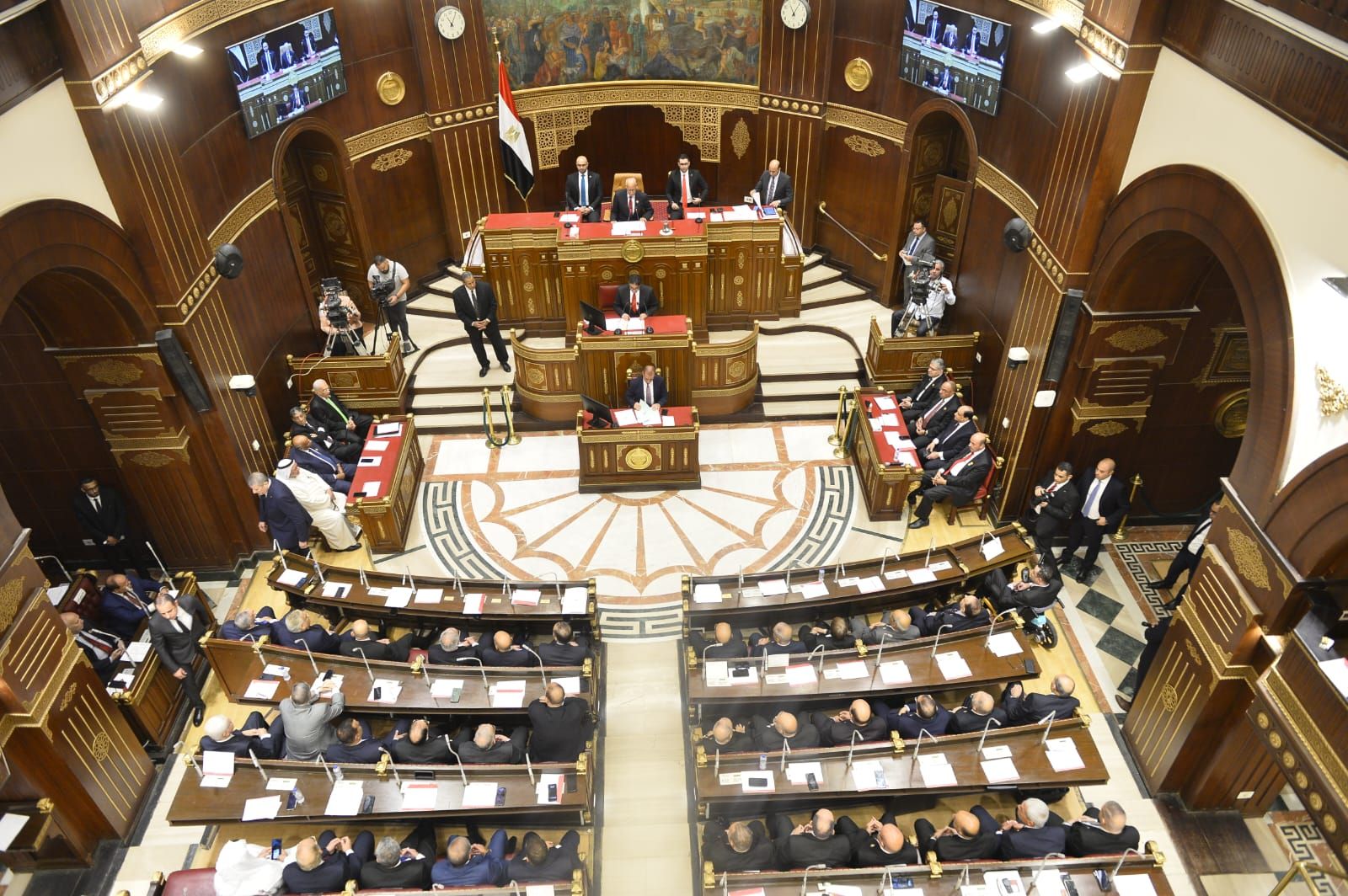 «أقسم بالله أن أحافظ مخلصا»..نواب الشيوخ 2025 يؤدون اليمين الدستورية - الخليج الان