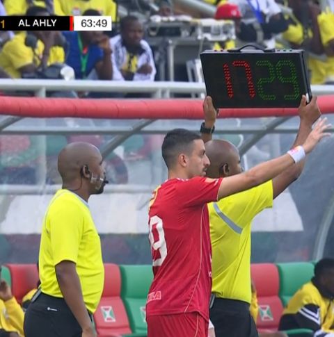 منتصف الشوط الثاني: استمرار تقدم الأهلي على إيجل نوار بهدف نظيف وإصابة محمد شريف في العضلة الضامة - الخليج الان