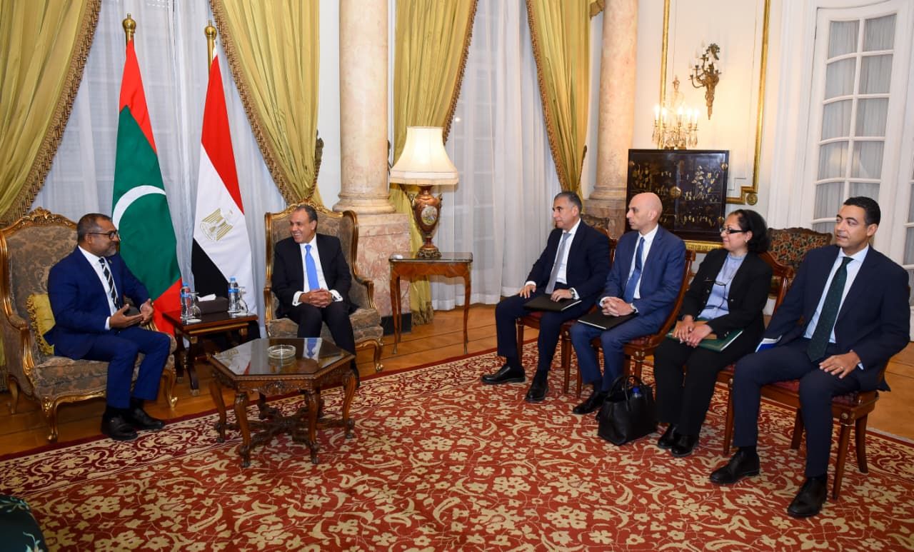 «مناقشة القضايا الإقليمية والدولية».. ماذا دار في لقاء وزيرا خارجية مصر والمالديف؟ - الخليج الان