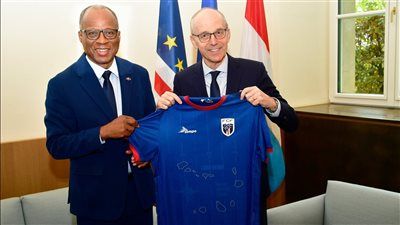 قميص الرأس الأخضر وإنجاز كأس العالم يتصدران المشهد في زيارة رئيس الوزراء إلي لوكسمبورج - الخليج الان