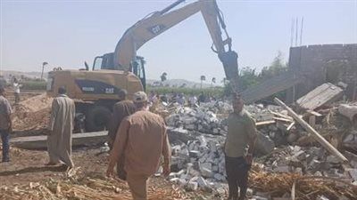 محافظ أسيوط: استرداد 2883 مترًا مربعًا وإزالة 67 حالة تعدي في المرحلة الثالثة من الموجة الـ27 - الخليج الان