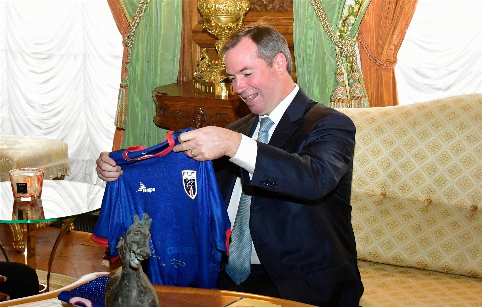 قميص الرأس الأخضر وإنجاز كأس العالم يتصدران المشهد في زيارة رئيس الوزراء إلي لوكسمبورج - الخليج الان