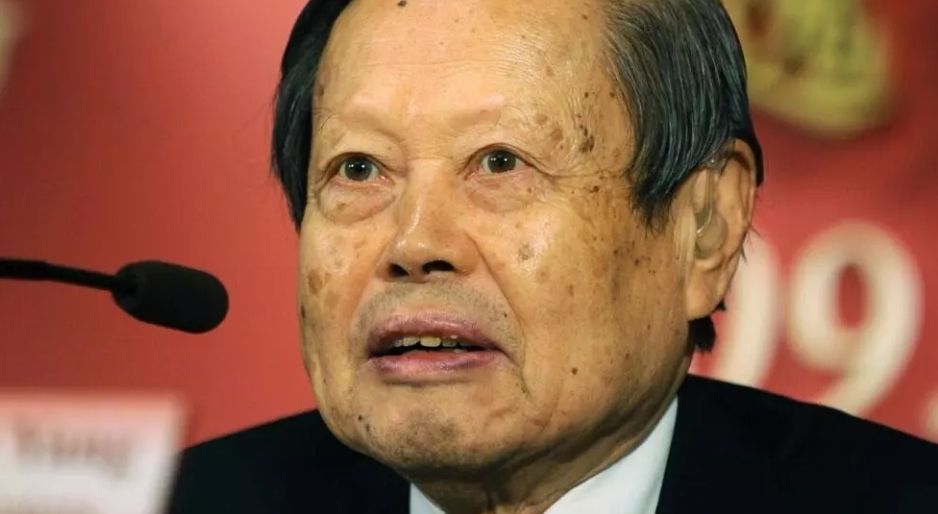 وفاة العالم الصيني تشين يانغ الحائز على جائزة نوبل عن عمر 103 عاماً - الخليج الان