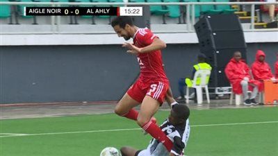 سيطرة كاملة وأهداف ضائعة في منتصف الشوط الأول: التعادل السلبي يسيطر على مواجهة الأهلي وإيجل نوار في دوري أبطال أفريقيا - الخليج الان