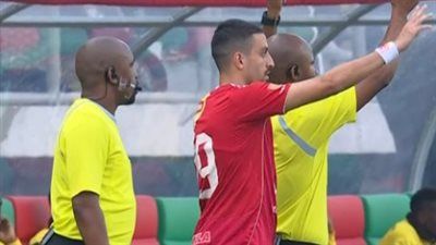 منتصف الشوط الثاني: استمرار تقدم الأهلي على إيجل نوار بهدف نظيف وإصابة محمد شريف في العضلة الضامة - الخليج الان