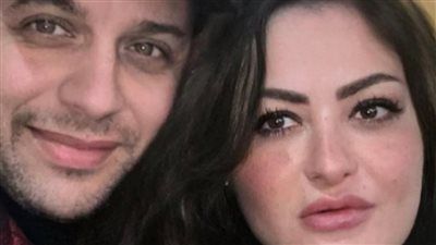 مصطفى قمر يعيش لحظات صعبة.. زوجته تخضع لجراحة والنجم يساندها بقلب مكسور - الخليج الان