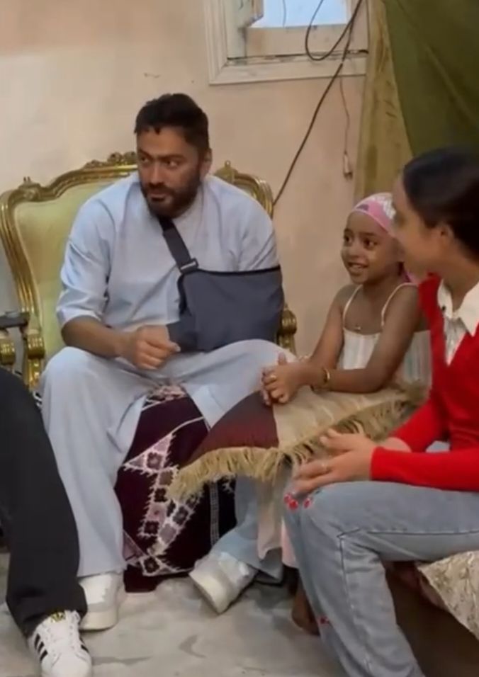 بعد أسابيع من تعافي قدمه.. تفاصيل إصابة تامر حسني في ذراعه ودخوله المستشفى - الخليج الان