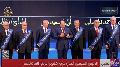 الرئيس السيسي في الندوة التثقيفية الـ42: فخور إني واقف وسط أبطال أكتوبر - الخليج الان