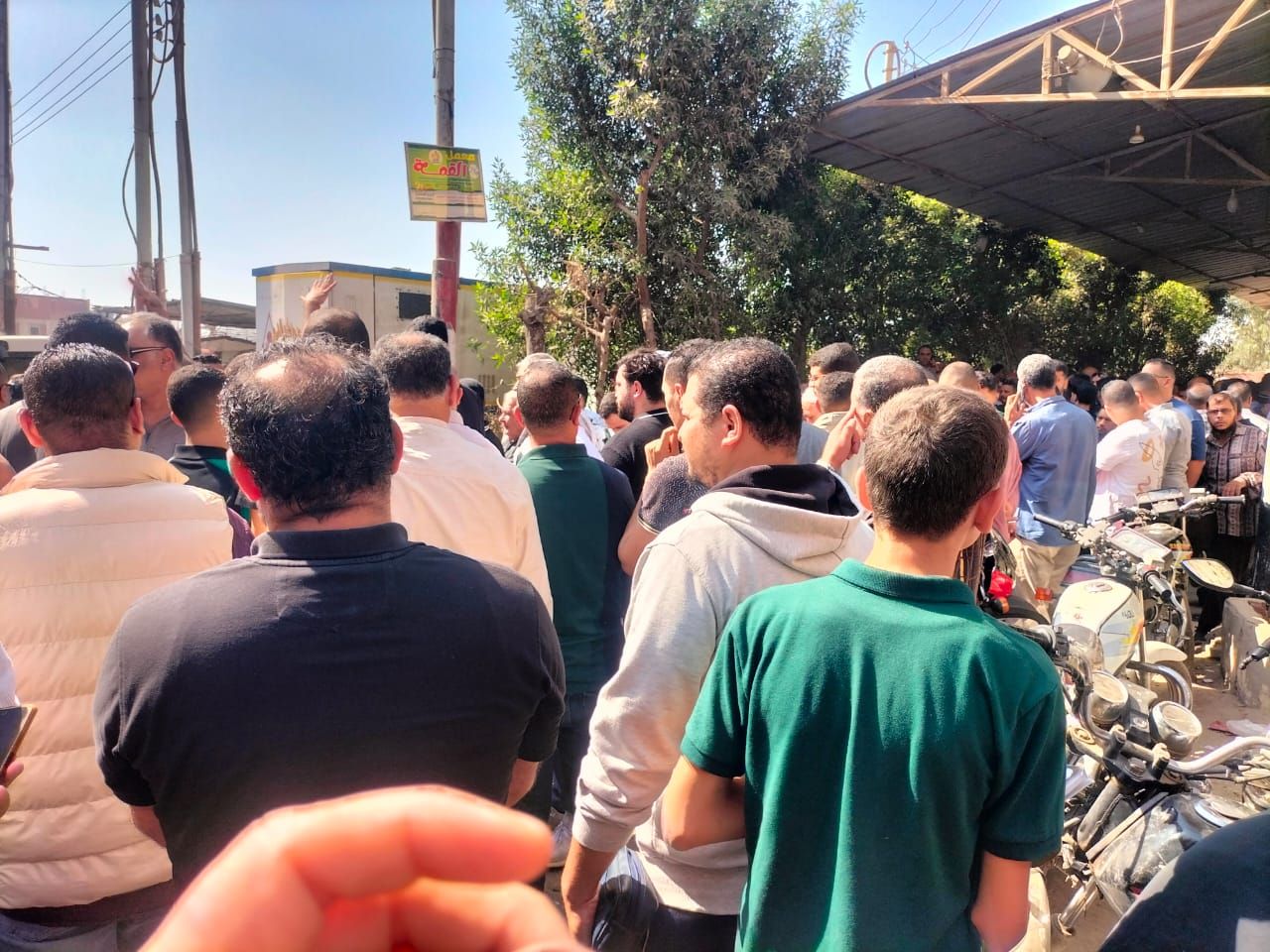 تشييع جنازة النقيب يوسف ابن محافظة الشرقية بعد وفاته في حادث أثناء ذهابه لعمله - الخليج الان