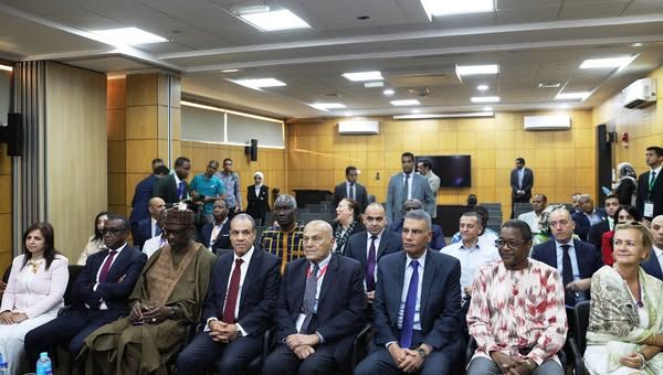 وزير الخارجية ومحافظ أسوان يزوران مركز مجدى يعقوب لجراحات القلب برفقة وفود منتدى أسوان للسلام - الخليج الان