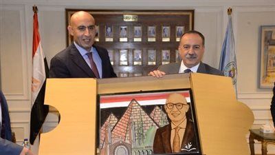 محافظ أسيوط يستقبل وزير التربية والتعليم خلال زيارته للمحافظة لتفقد المدارس ومتابعة سير العملية التعليمية - الخليج الان