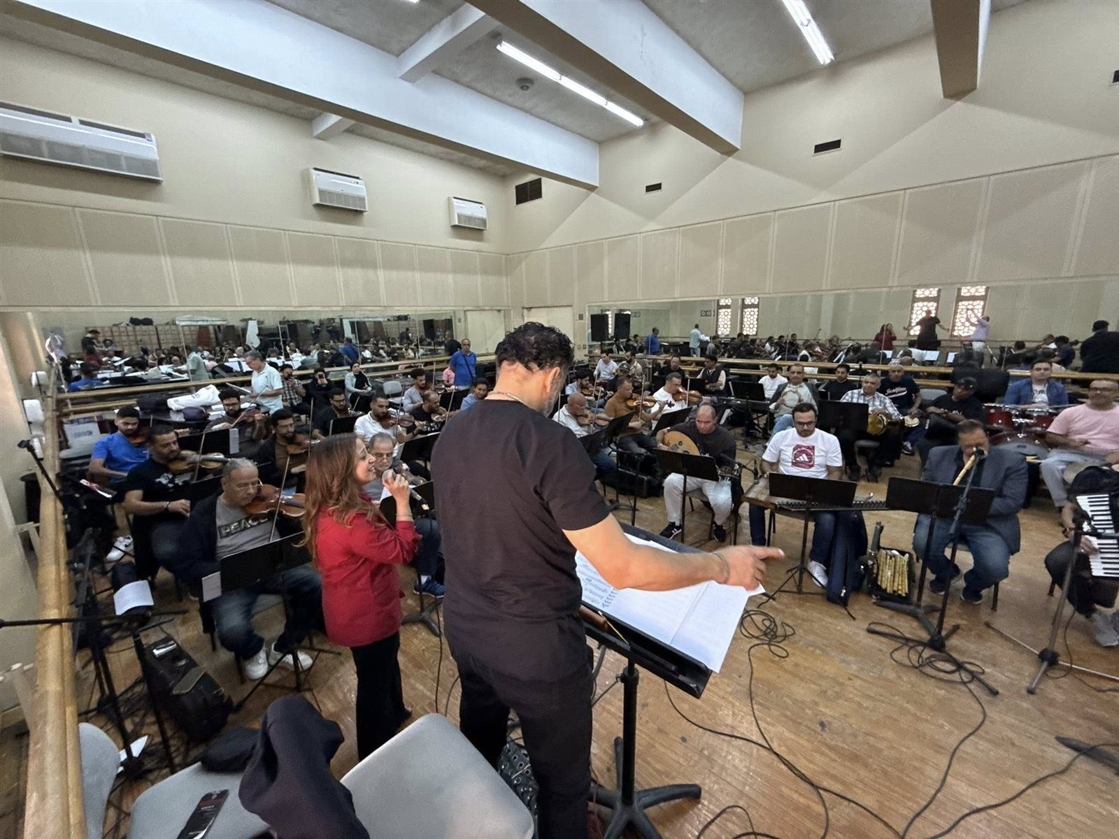 من داخل البروفات.. ريهام عبد الحكيم تستعد لحفلها بمهرجان الموسيقى العربية - الخليج الان