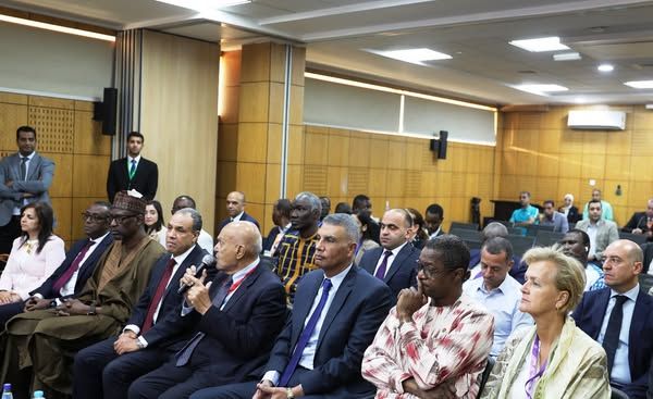 وزير الخارجية ومحافظ أسوان يزوران مركز مجدى يعقوب لجراحات القلب برفقة وفود منتدى أسوان للسلام - الخليج الان