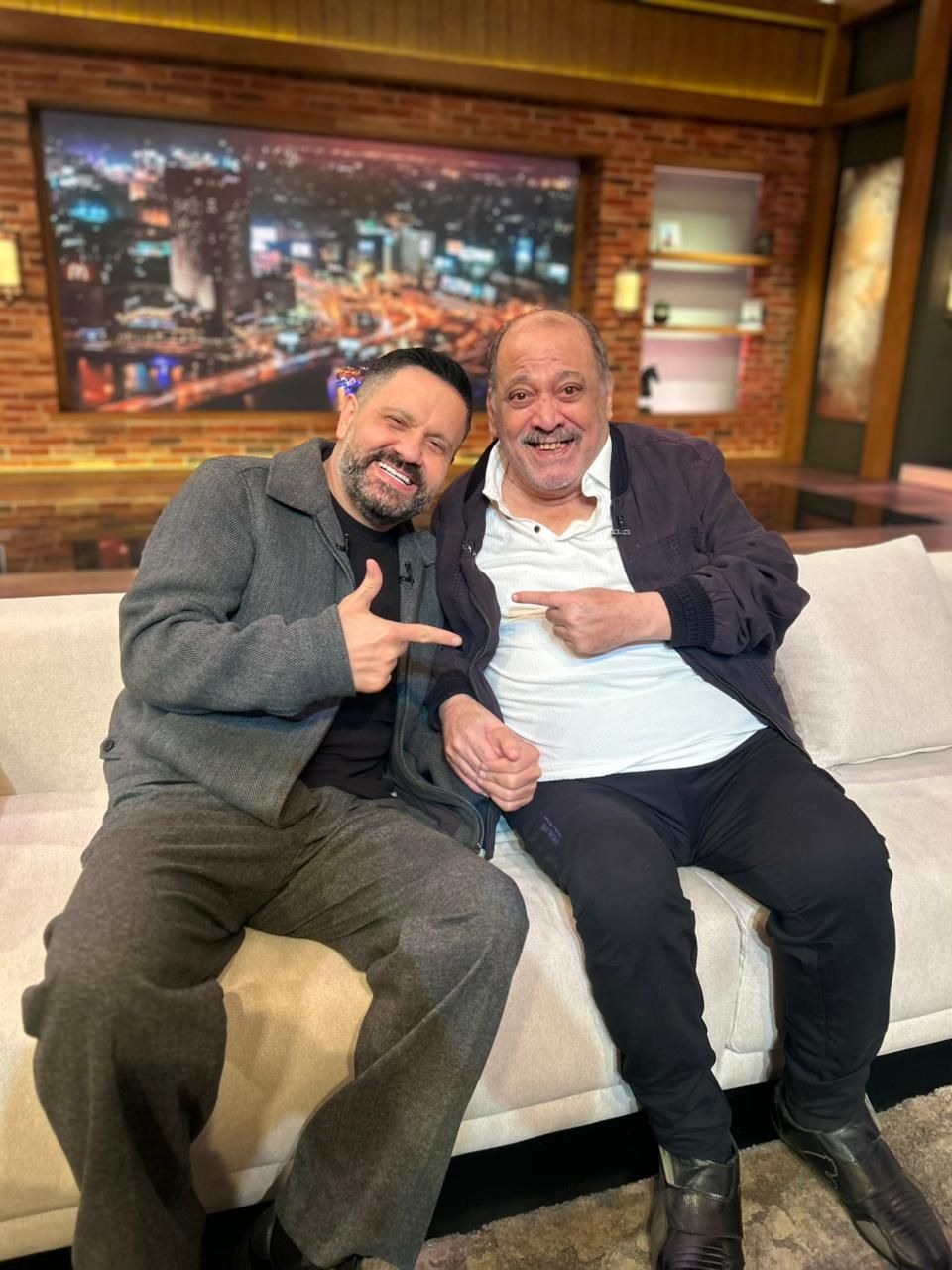 بعد تكريمه في مهرجان نقابة الممثلين .. إدوارد يستضيف الفنان ضياء الميرغني في برنامج القاهرة اليوم - الخليج الان