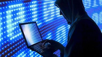 الطالبة والضابط المزيّف.. كيف اصطادها من وراء الشاشة؟ - الخليج الان